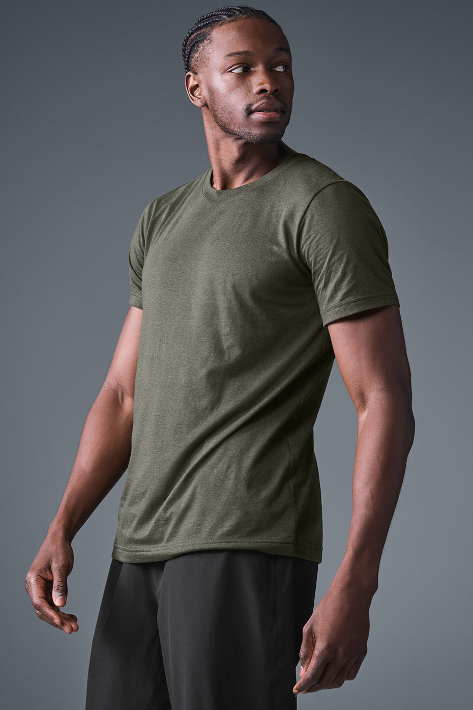 Alo Yoga Men's Triumph Tee - Stealth Green – Kanadadan Kapına