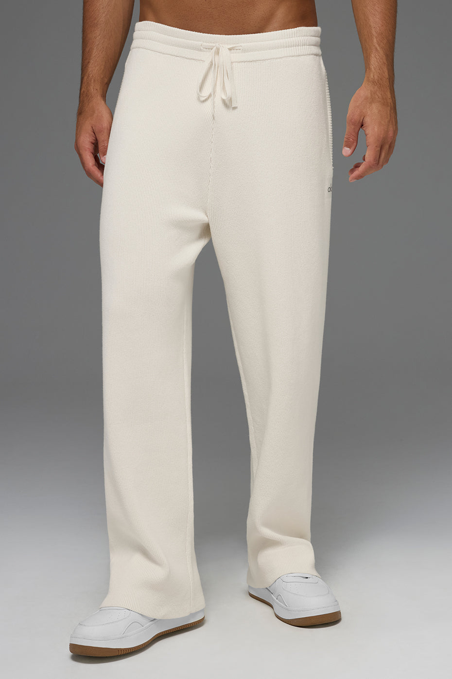 Alo Yoga Streetside Sweatpant unisex 完売品 Alo Yoga Men's Scholar Straight Leg Sweatpant - Ivory – Kanadadan