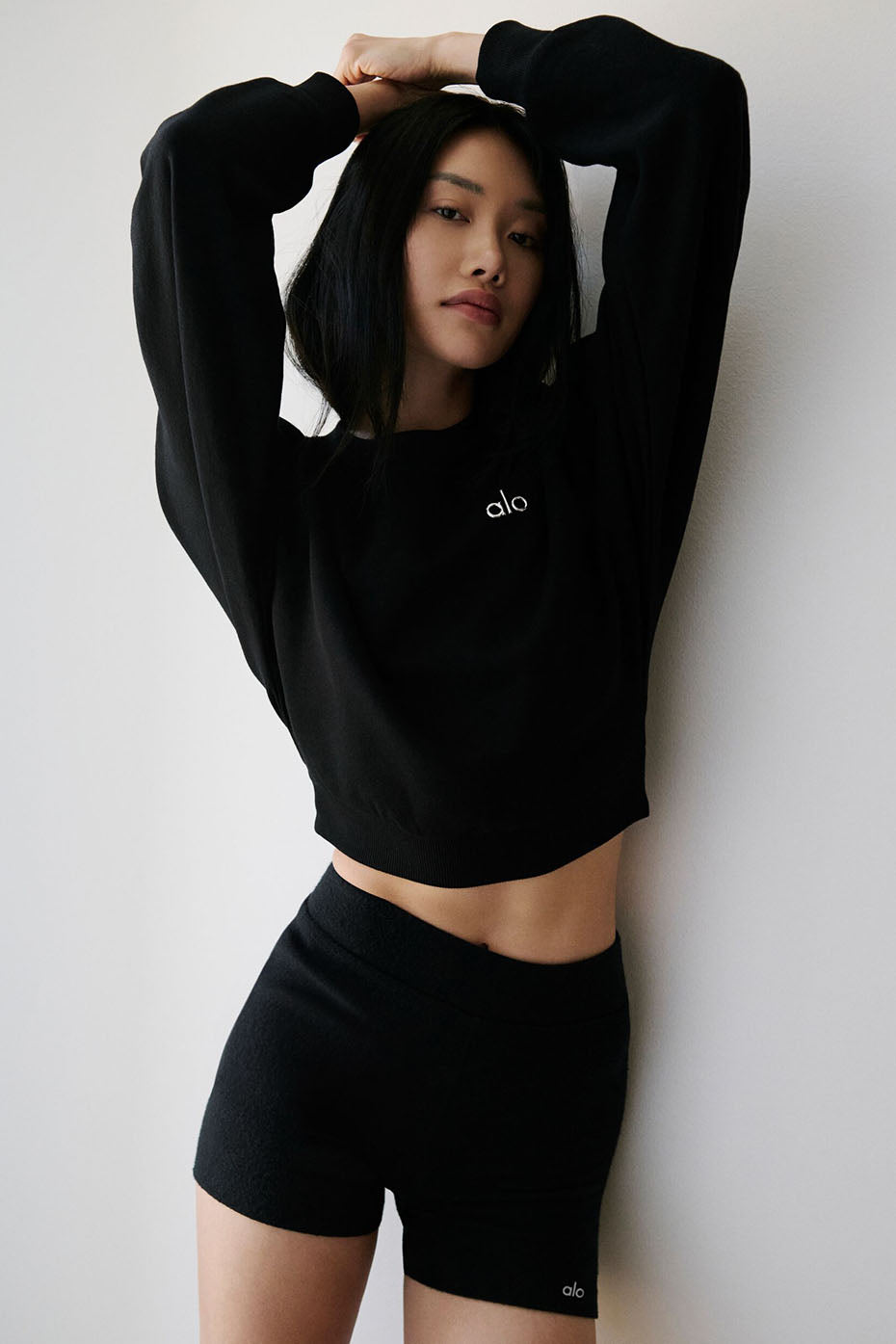 Alo Yoga Cropped Accolade Crewneck - Black – Kanadadan Kapına