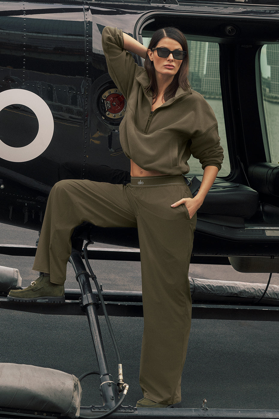 Alo Yoga Suit Up Trouser (Regular) Olive Tree - Hemen Teslimde