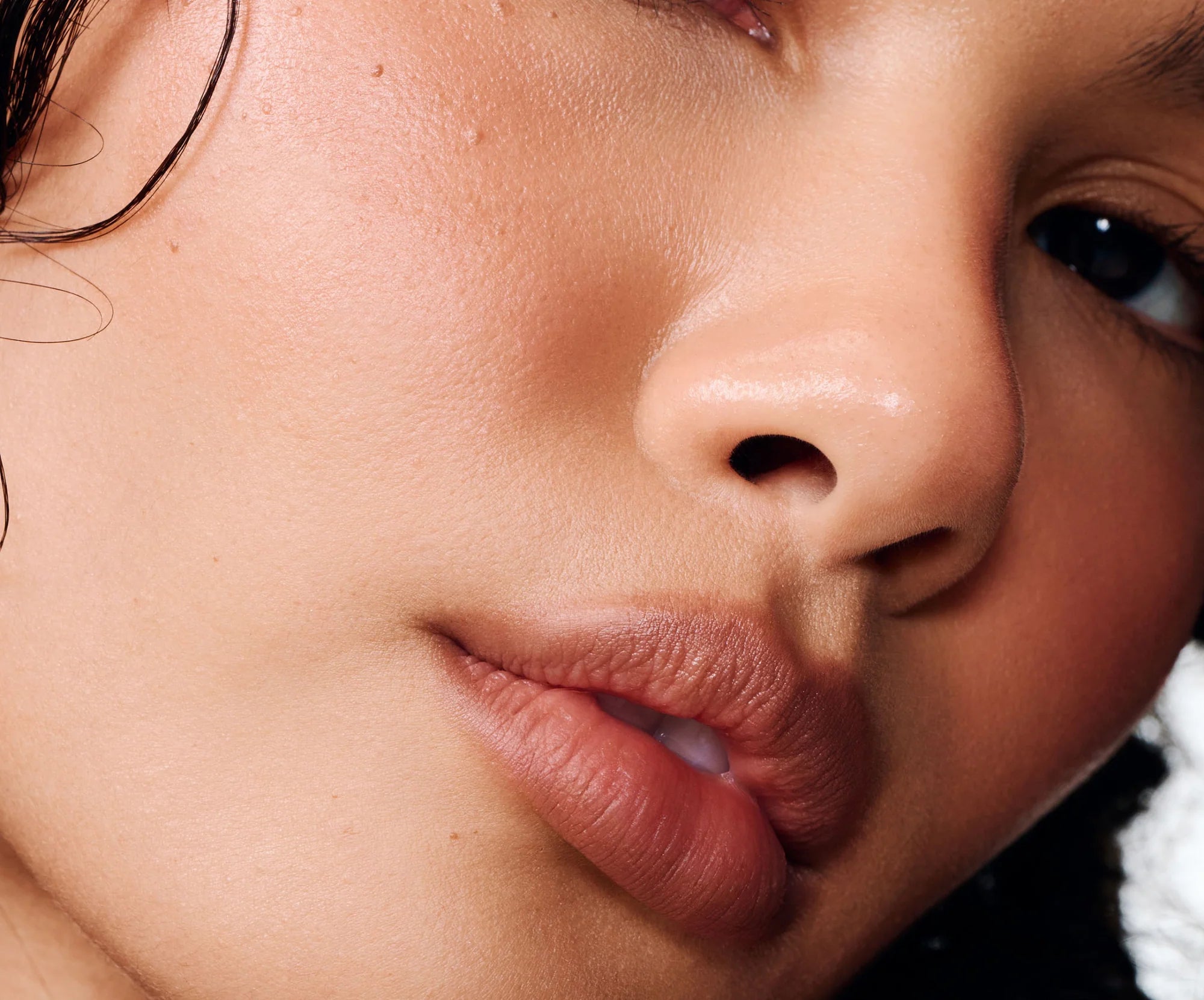 RHODE ヘイリー ペプチド リップ シェイプ TWIST LIP SHAPE Rhode peptide lip shape - twist - warm taupe – Kanadadan Kapına