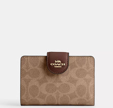Coach Medium Corner Zip Wallet In Signature - Gold/Tan/Brown