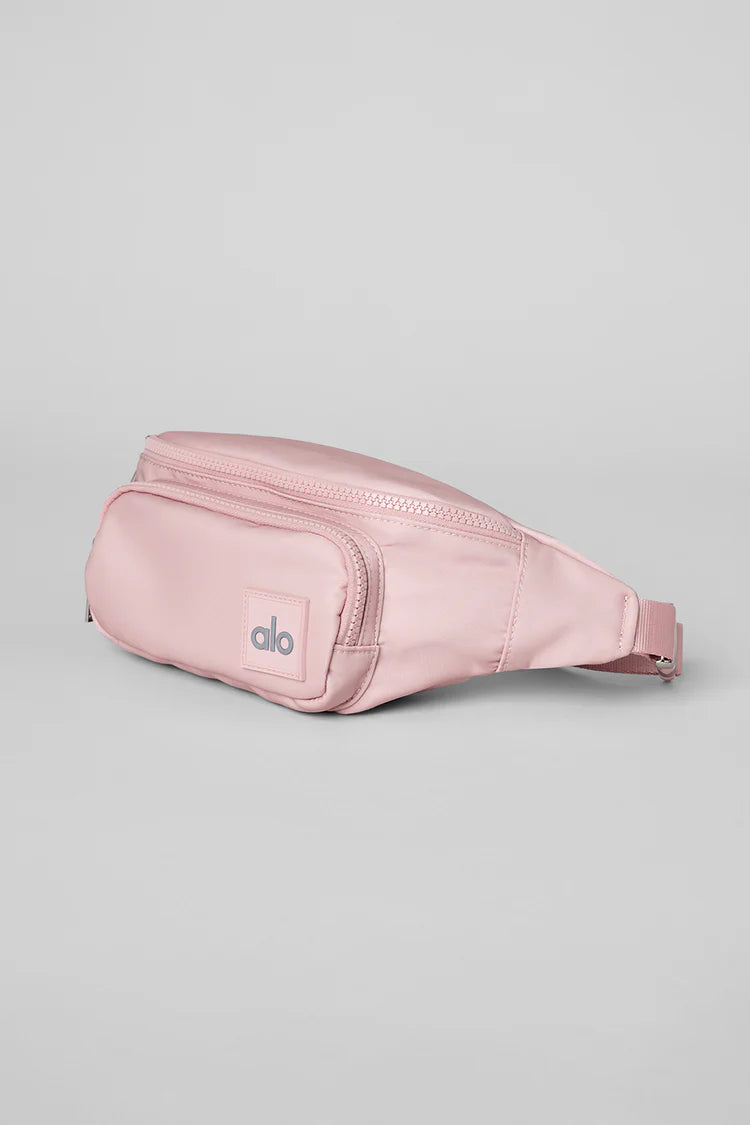 ALO YOGA EXPLORER FANNY PACK - Ballet Pink