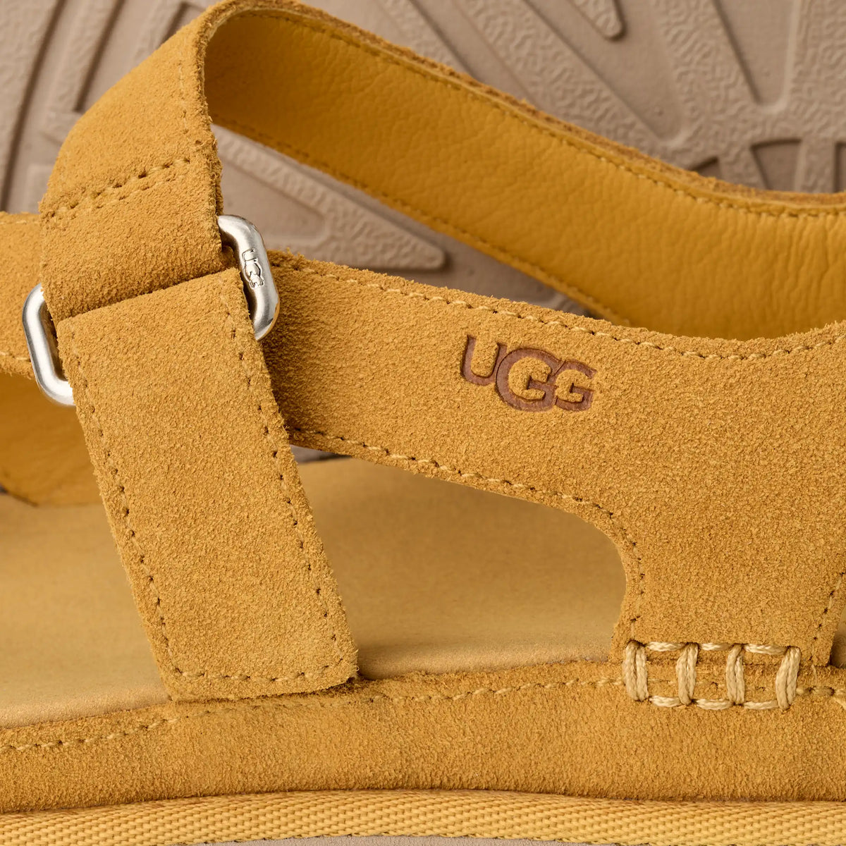 Ugg Women's GoldenGaze Toe Post-Wheat Field
