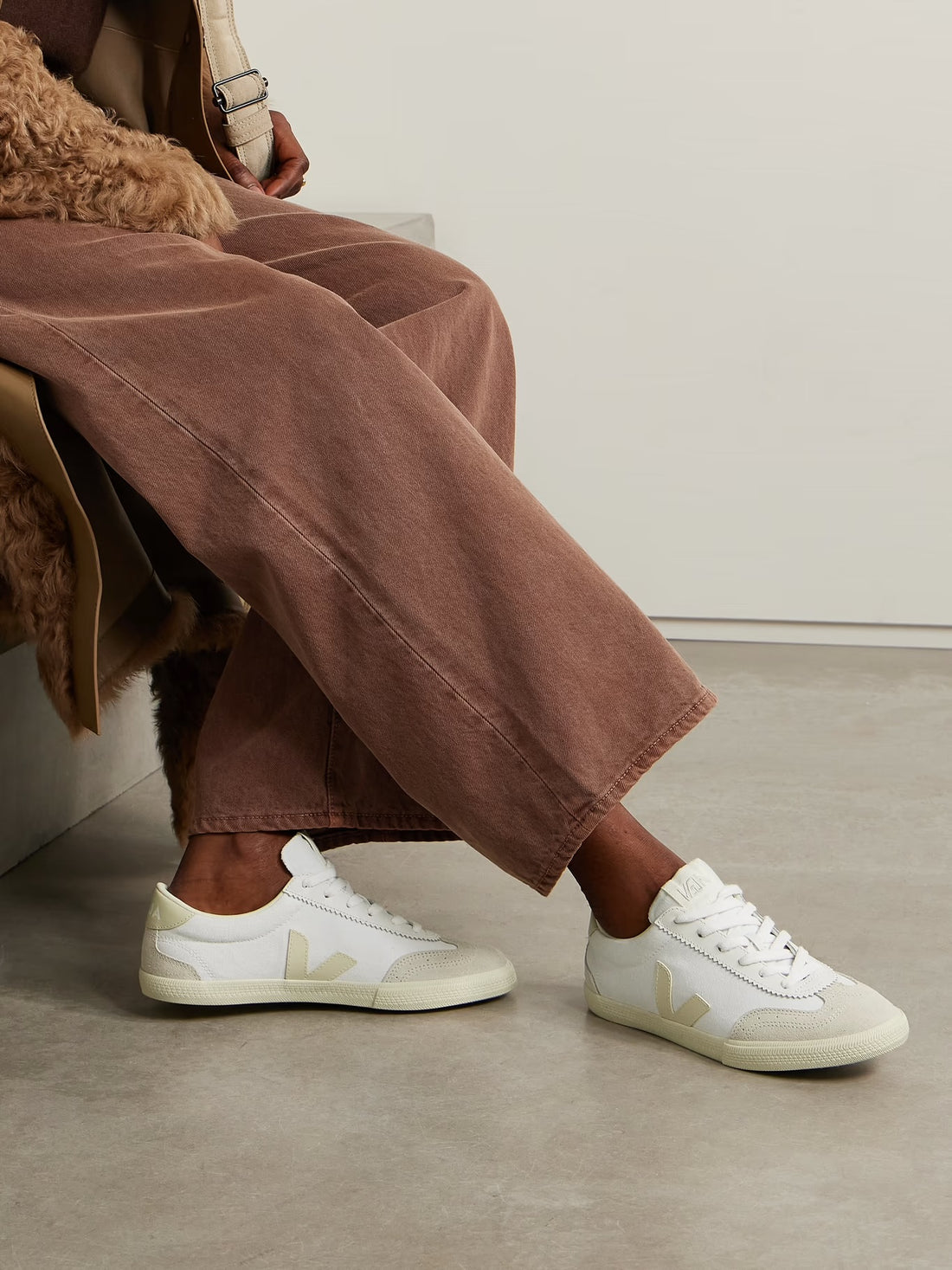 Veja Volley Leather and Suede Kadın Sneaker