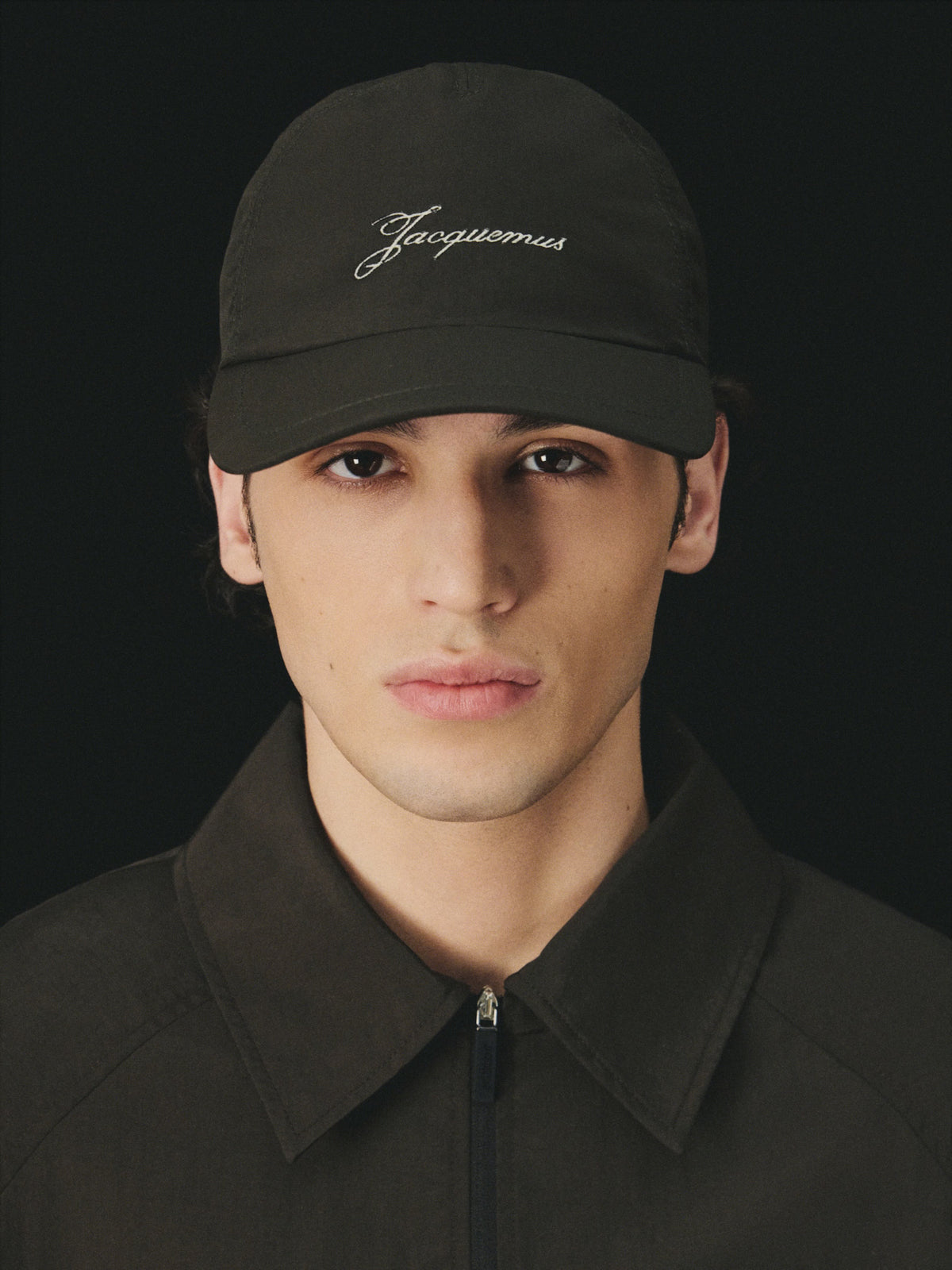 JACQUEMUS Unisex  The Baluchon Baseball Cap- Dark Brown