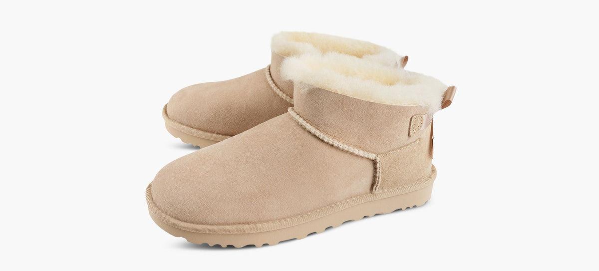 Ugg Women's ULTRA MINI BAILEY BOW-SAND