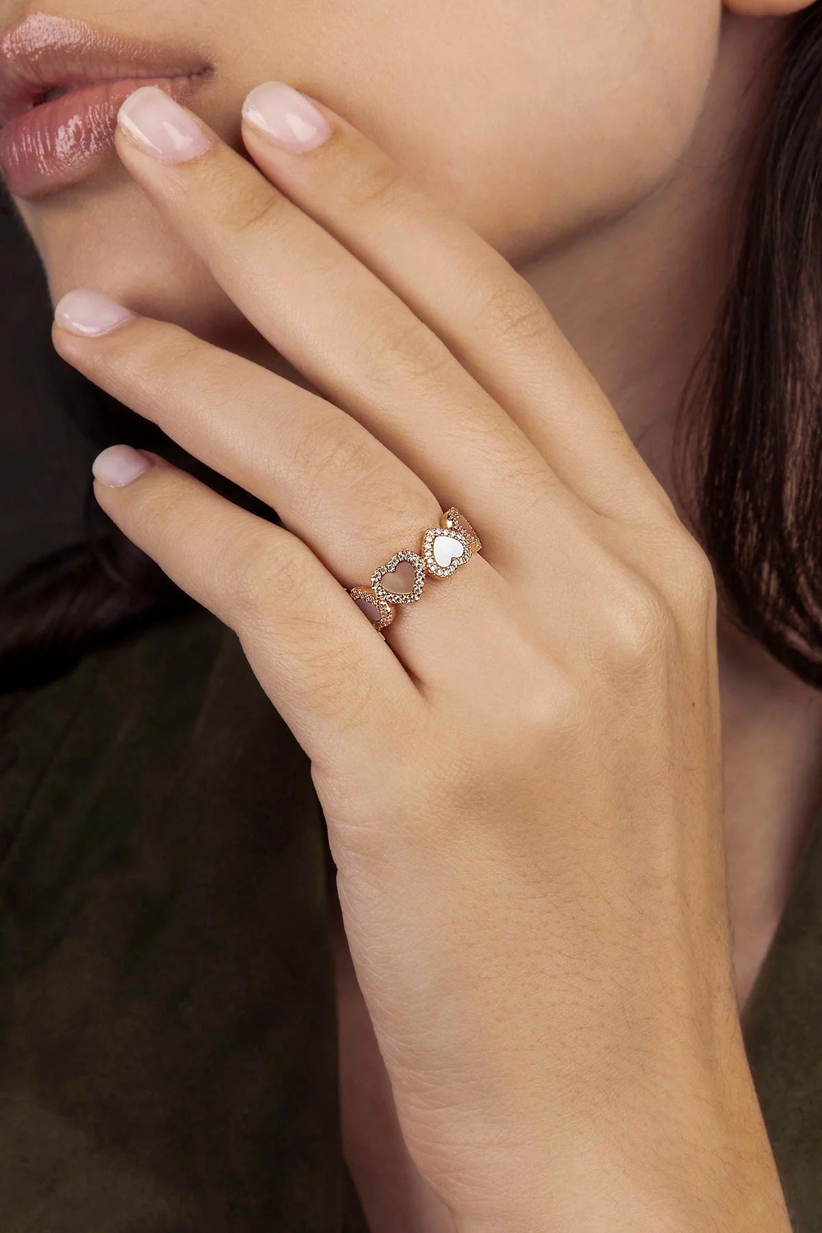 Apm Monaco PAVÉ PINK NACRE FULL HEART RING 18K ROSE GOLD PLATED