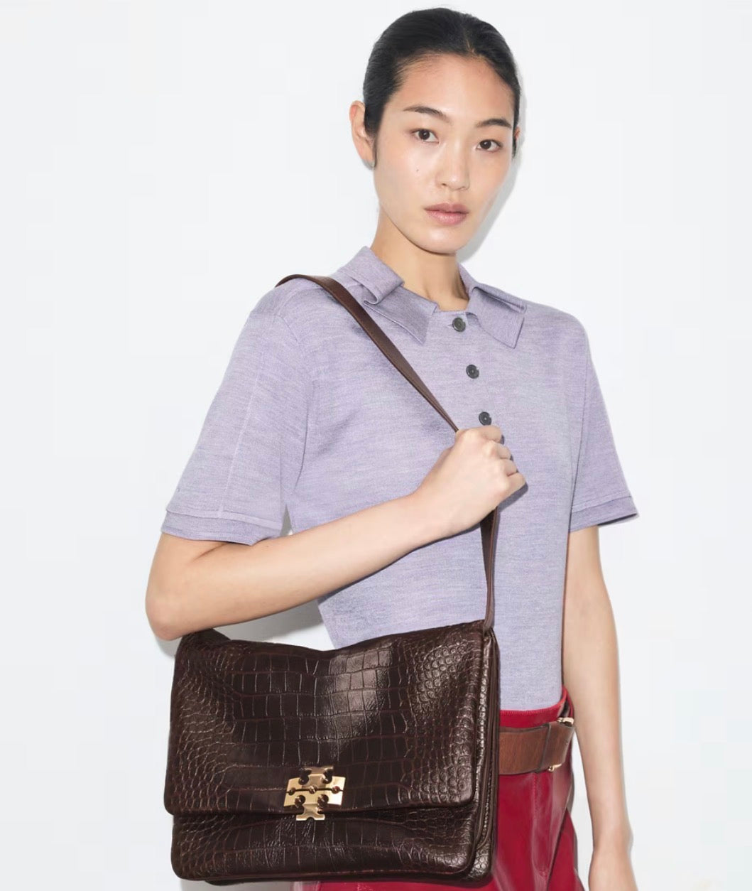 TORY BURCH LARGE CHARLIE RUNWAY CROC-EMBOSSED SHOULDER BAG - dark brown