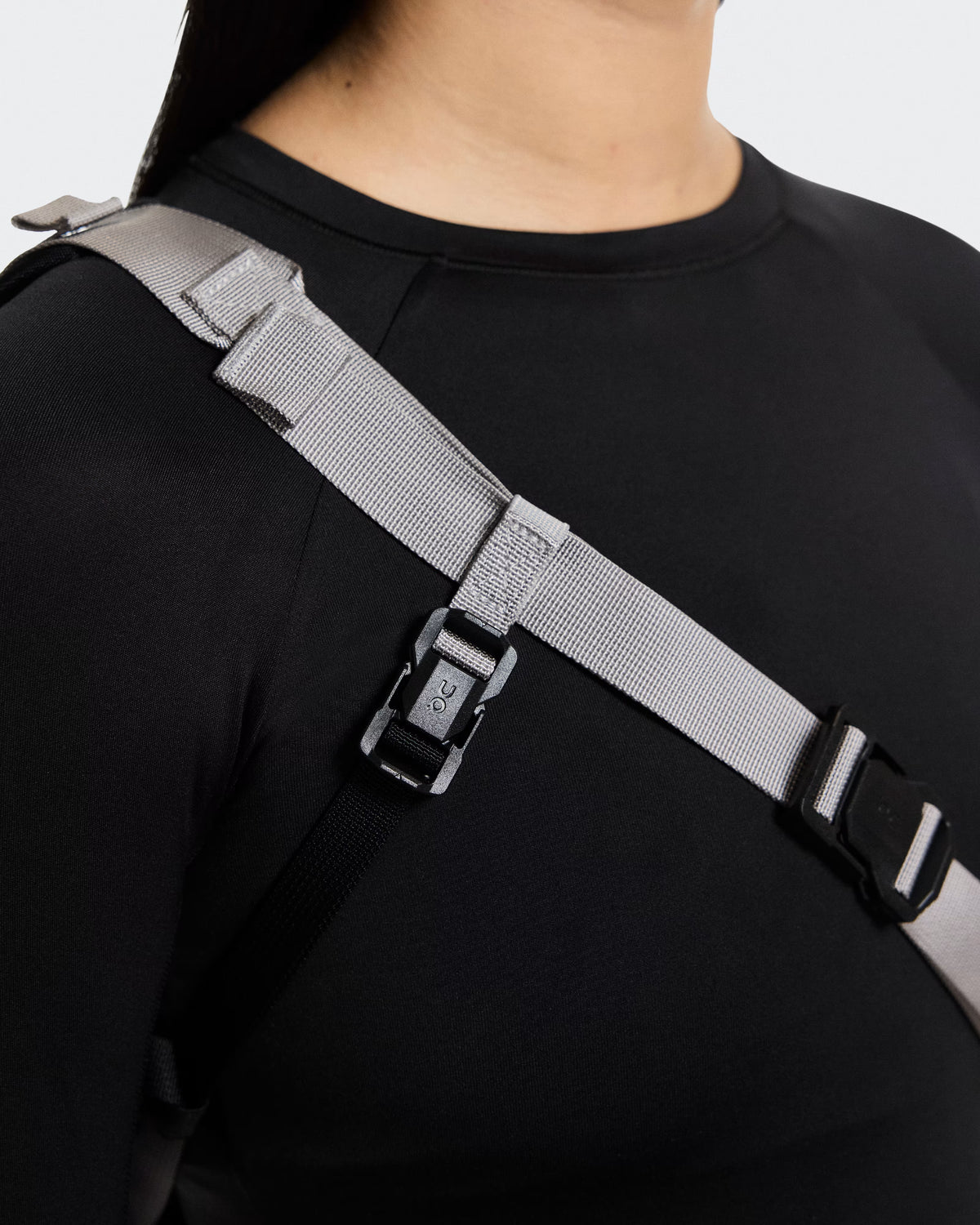 On Sling Pack 9L  -  Glacier | Black
