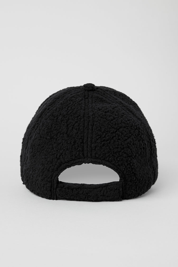 Alo Yoga Micro Sherpa Off-Duty Cap - Hemen Teslimde