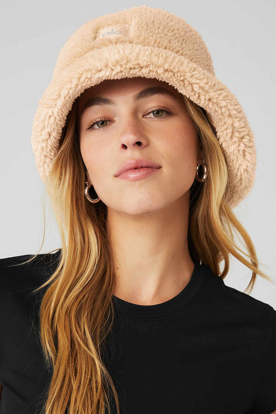 Alo Yoga Foxy Sherpa Bucket Hat  -  Camel