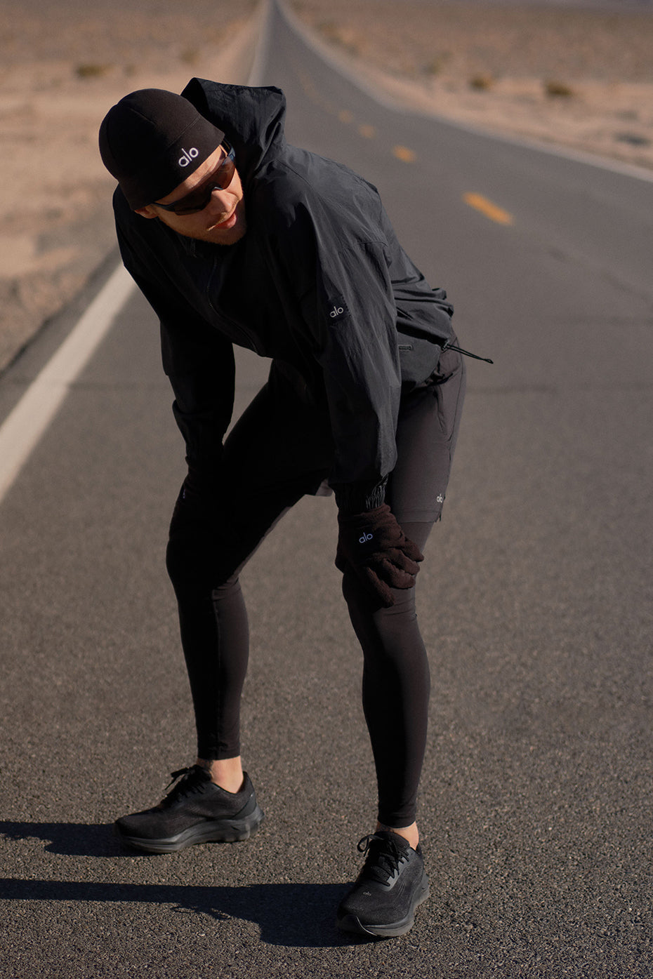Alo Yoga Alo Runner  -  Black/Black