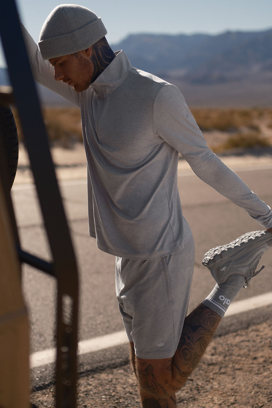 Alo Yoga Alo Runner  -  Grey/Grey