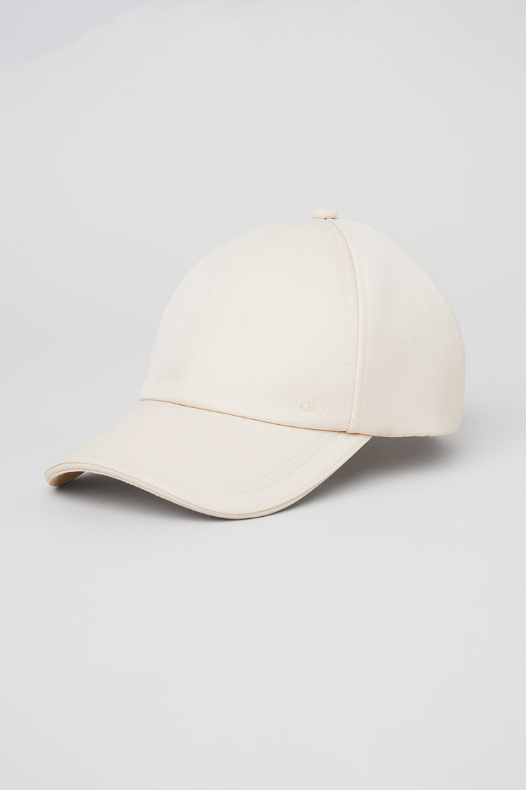 Alo Yoga Satin Off-Duty Cap  -  Creme