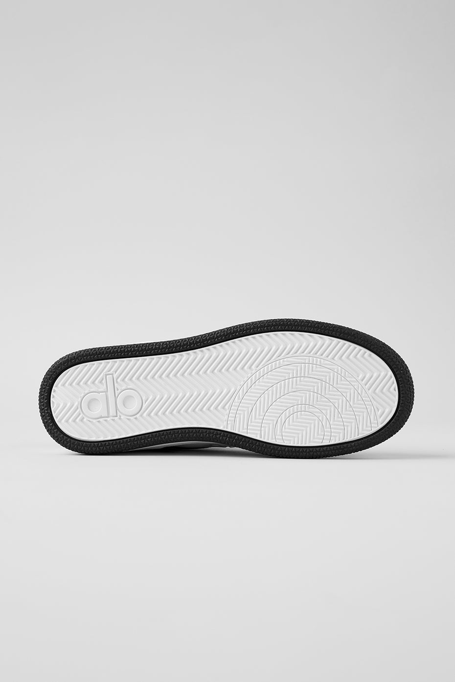 Alo Yoga Alo Recovery Mode Sneaker  -  Black/ White