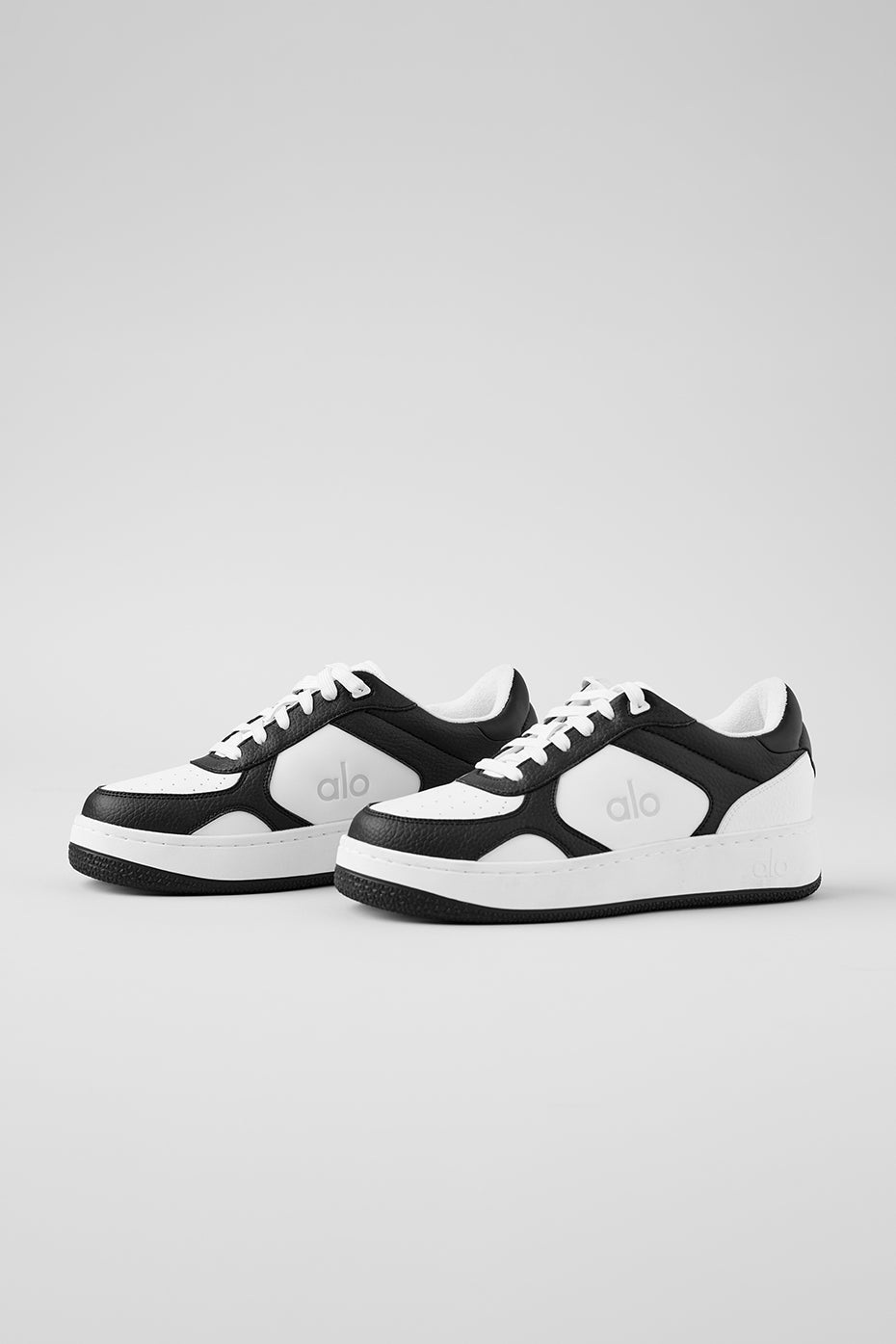 Alo Yoga Alo Recovery Mode Sneaker  -  Black/ White