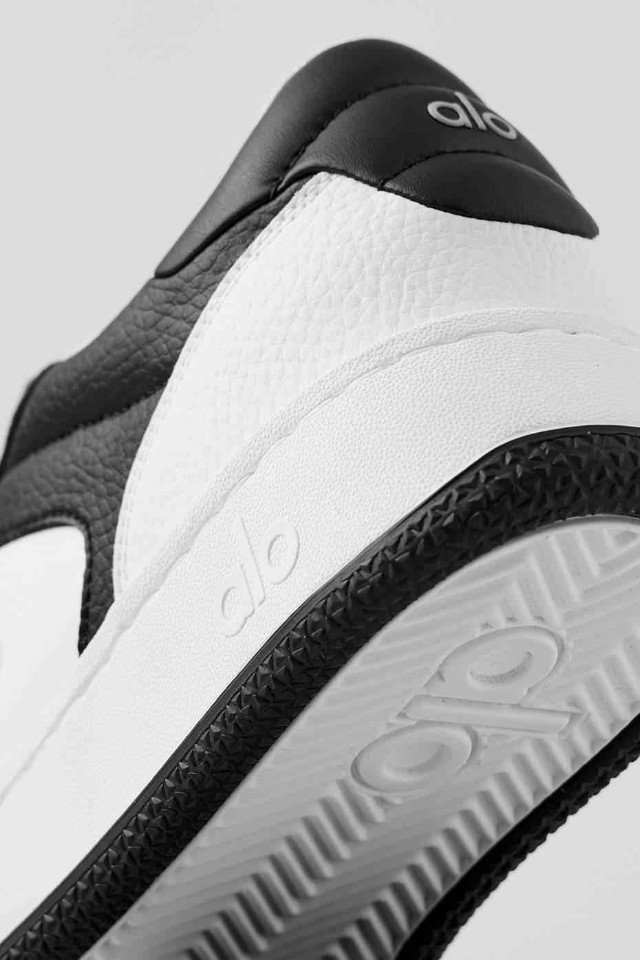 Alo Yoga Alo Recovery Mode Sneaker - Black/ White – Kanadadan Kapına