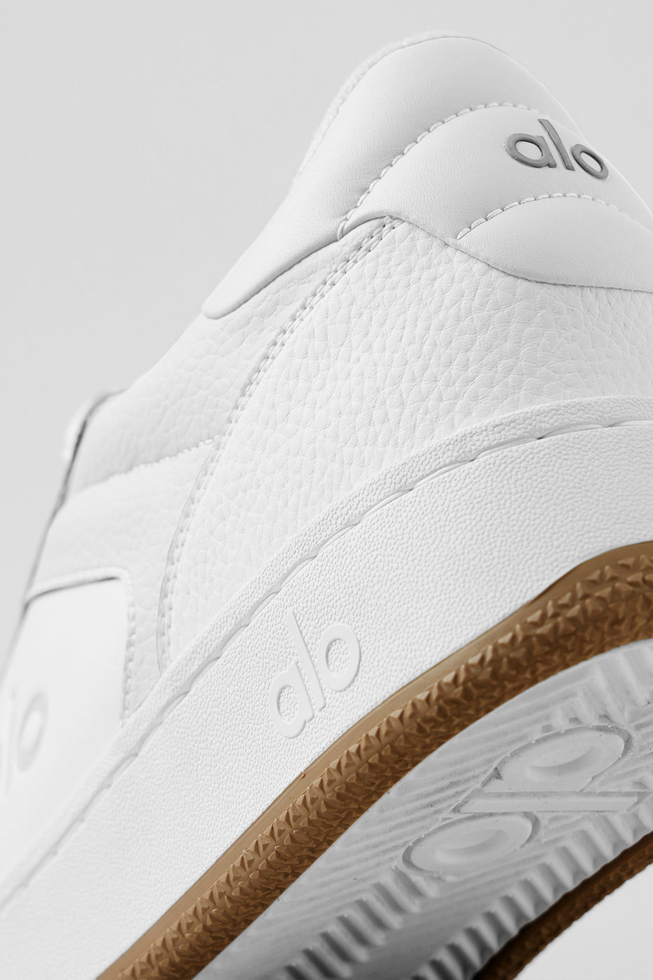 Alo Yoga Alo Recovery Mode Sneaker  -  Natural White/Gum