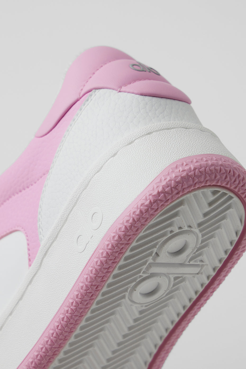 Alo Yoga Alo Recovery Mode Sneaker  -  Pink/White