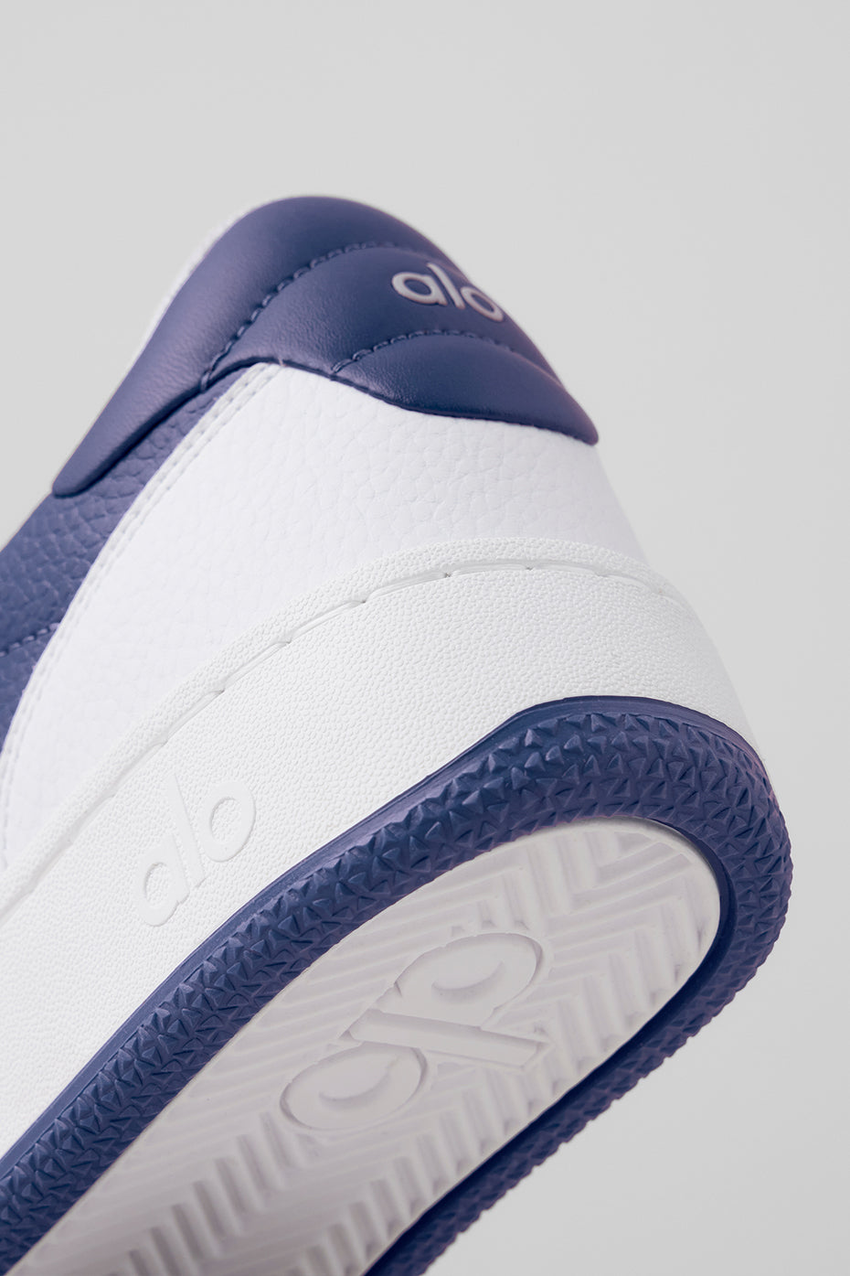 Alo Yoga Alo Recovery Mode Sneaker  -  Navy White