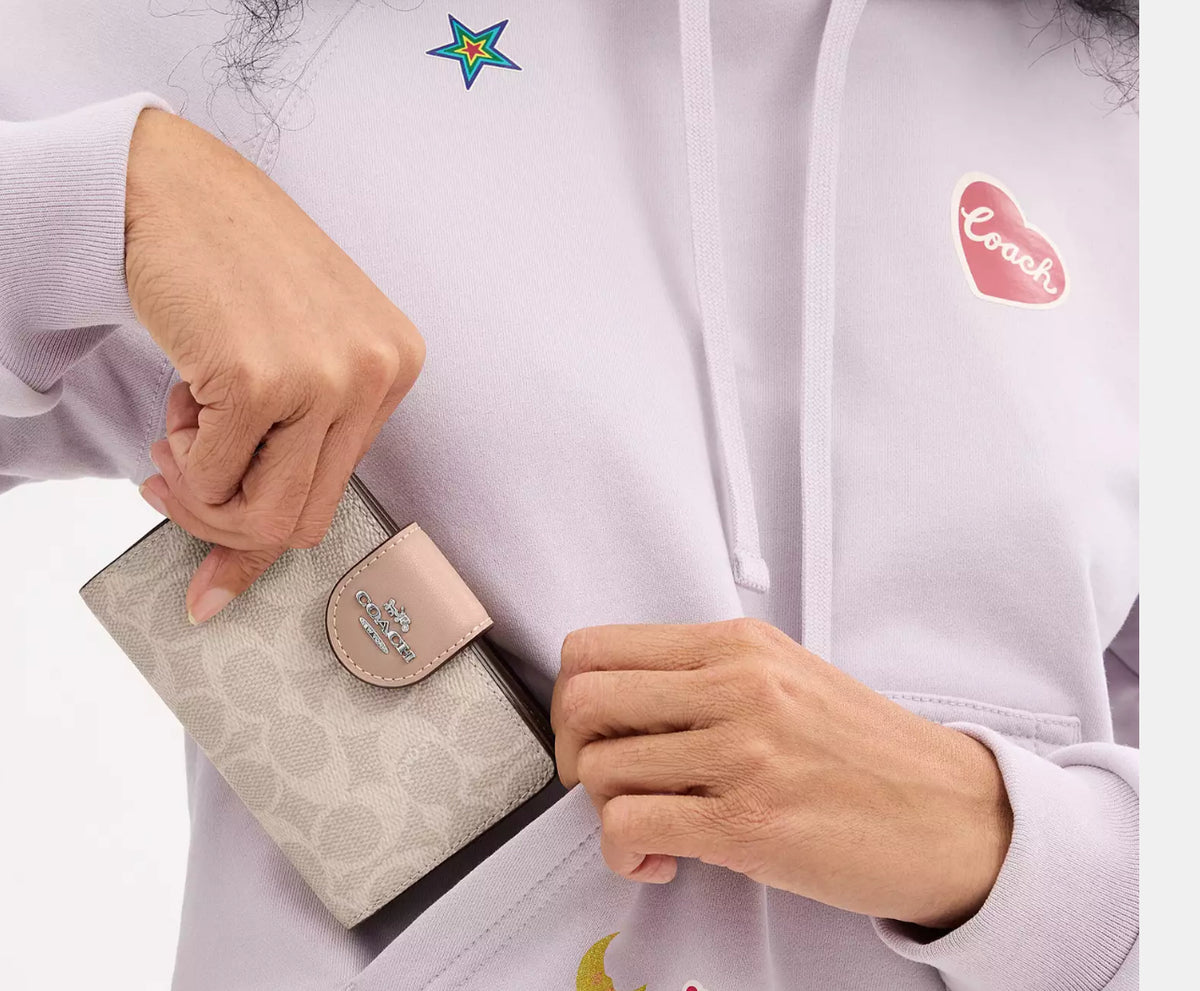 Coach Medium Corner Zip Wallet In Signature - Silver/Sand/Taupe