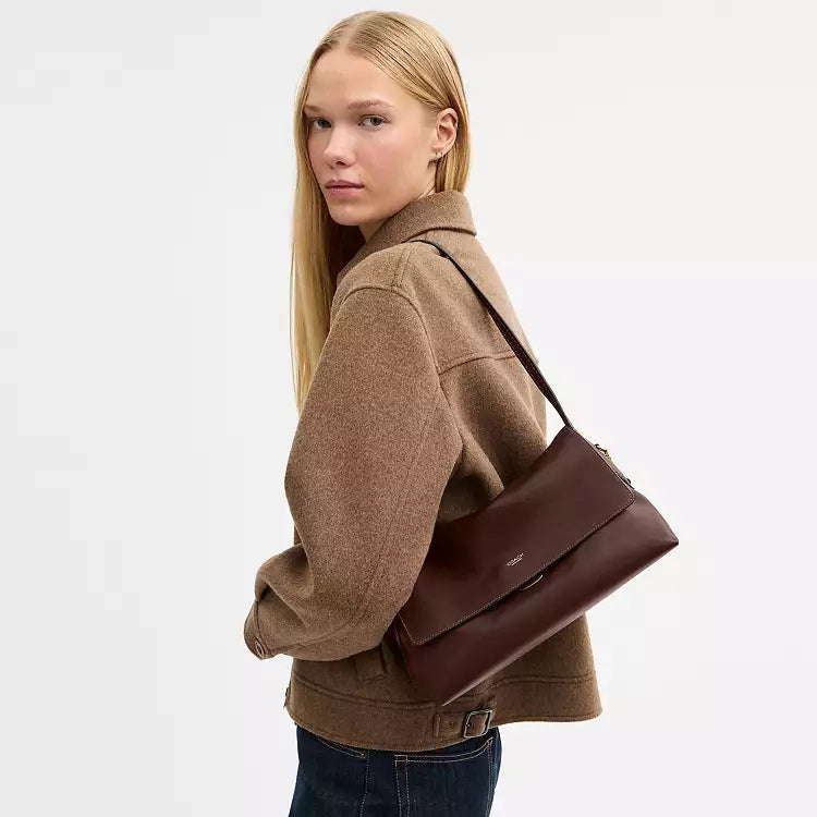 ショルダーバッグ Coach Chelsea Signature Shoulder Bag Coach Chelsea Shoulder Bag 30 - Brass/Maple – Kanadadan Kapına