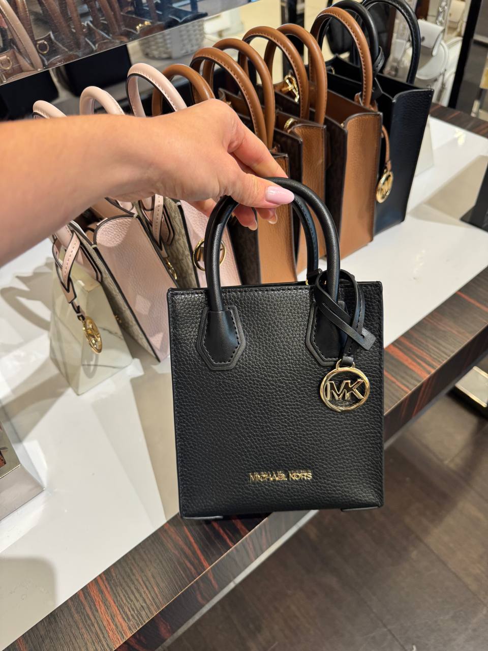 Michael Kors Mercer Extra-Small Pebbled Leather Crossbody Bag Black - Hemen Teslimde