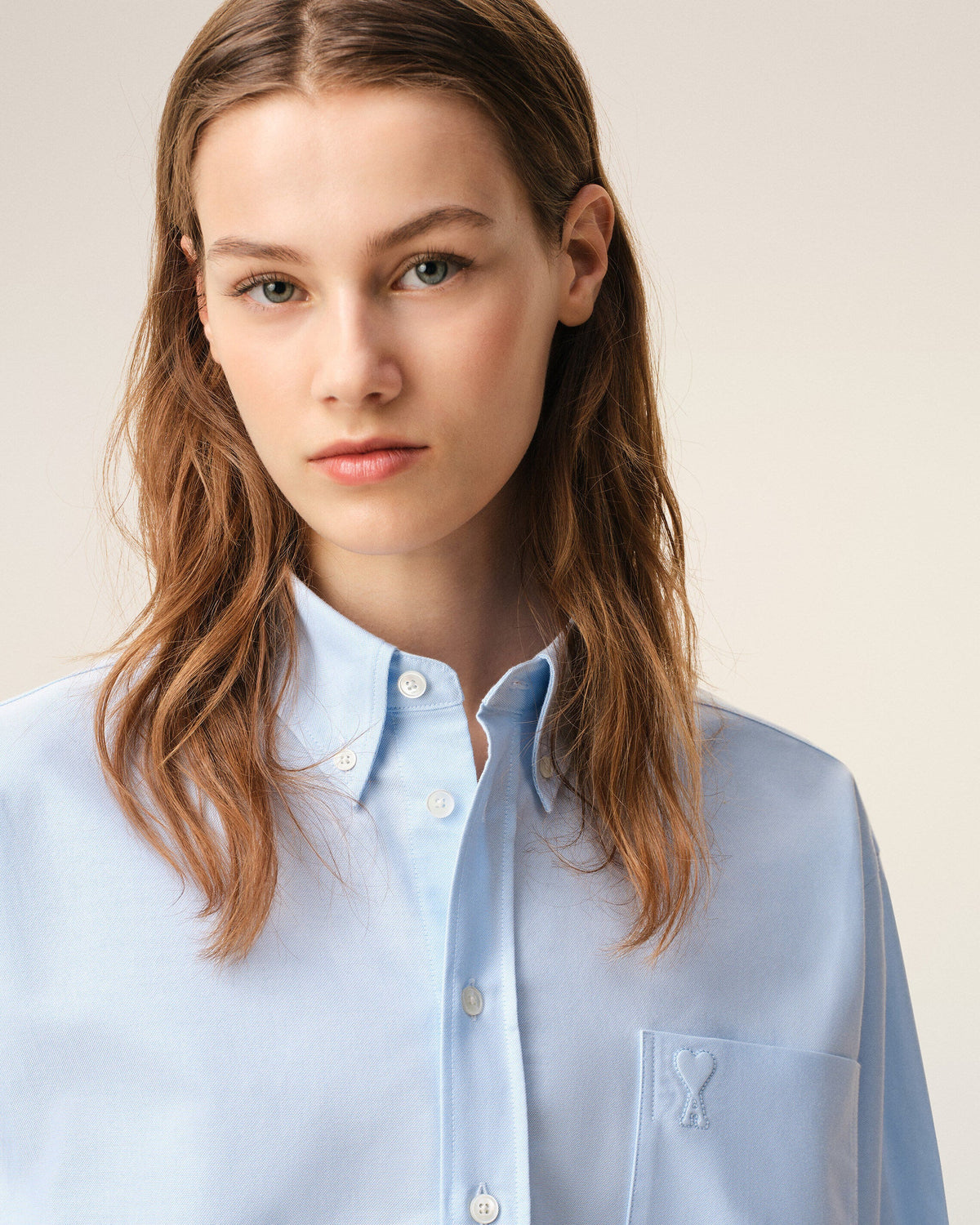 Ami Paris Blue cropped cotton shirt with embossed Ami de Coeur   -  SKY BLUE