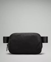 Lululemon Everywhere Belt Bag 1L   -  Black/Black