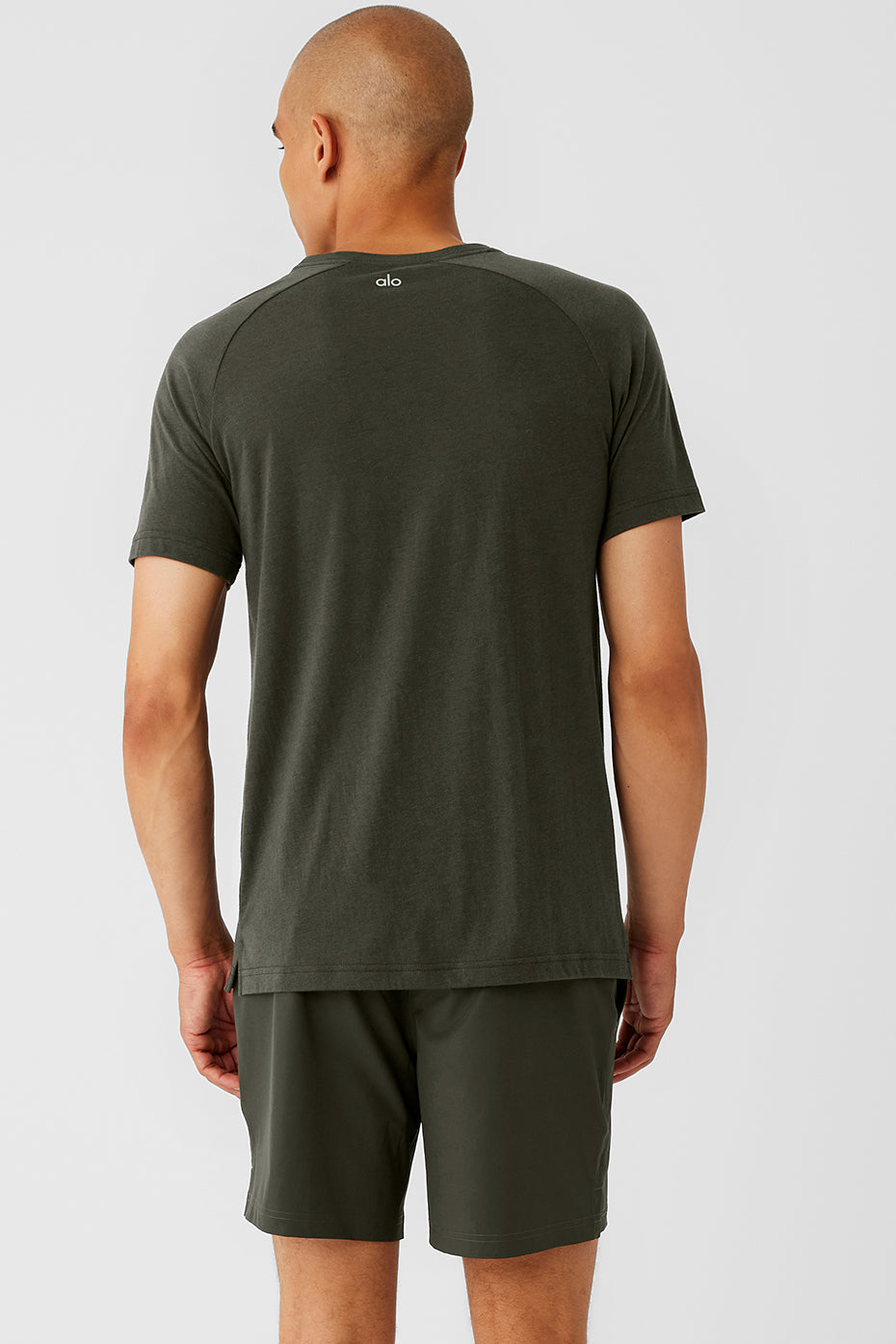 Alo Yoga Men's Triumph Raglan Tee - Stealth Green