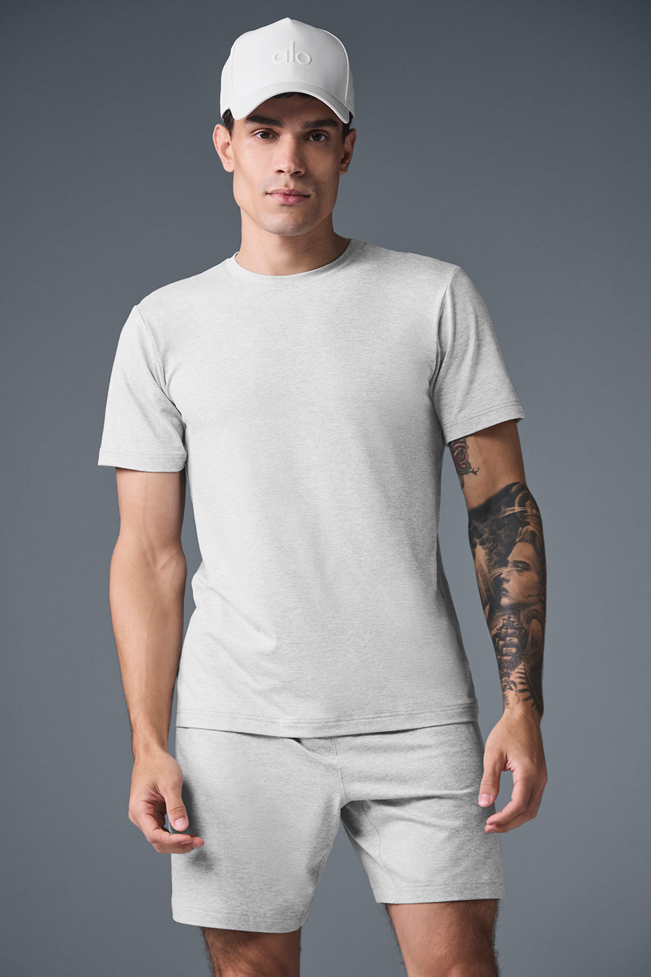 Alo Yoga Men's Conquer Reform Crewneck Short Sleeve - Athletic Heather Grey