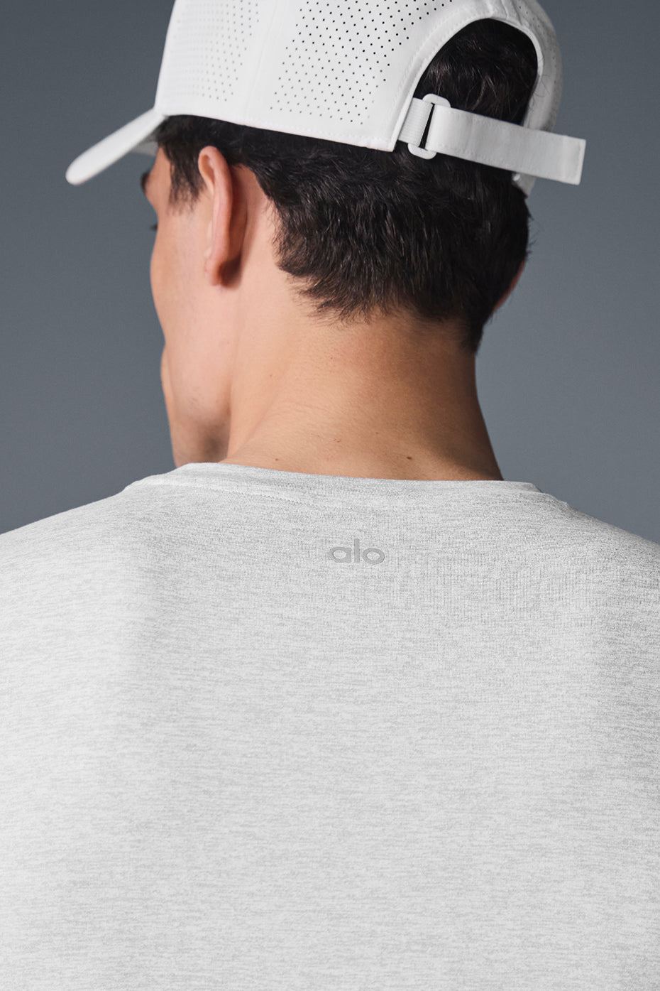 Alo Yoga Men's Conquer Reform Crewneck Short Sleeve - Athletic Heather Grey