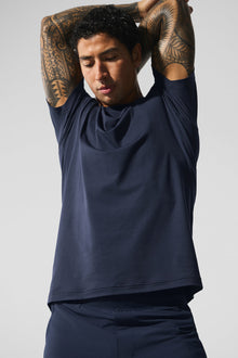 Alo Yoga Men's Conquer Reform Crewneck Short Sleeve - Navy