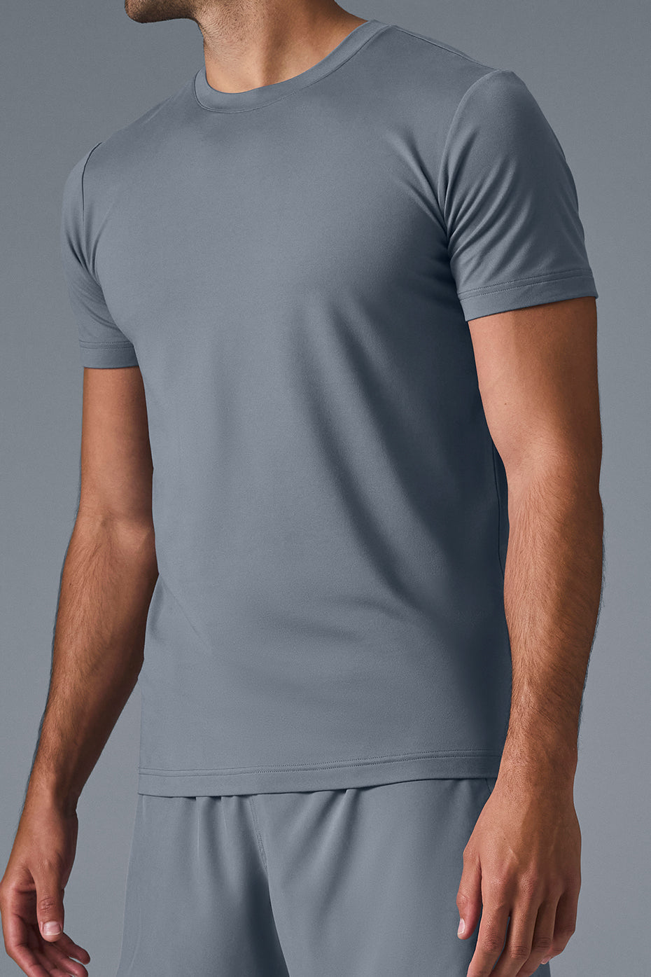 Alo Yoga Men's Conquer Reform Crewneck Short Sleeve - Steel Grey