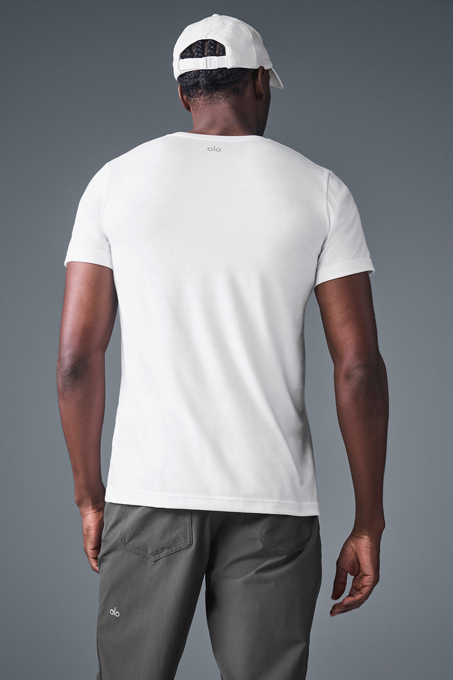 Alo Yoga Men's Triumph Tee - White – Kanadadan Kapına
