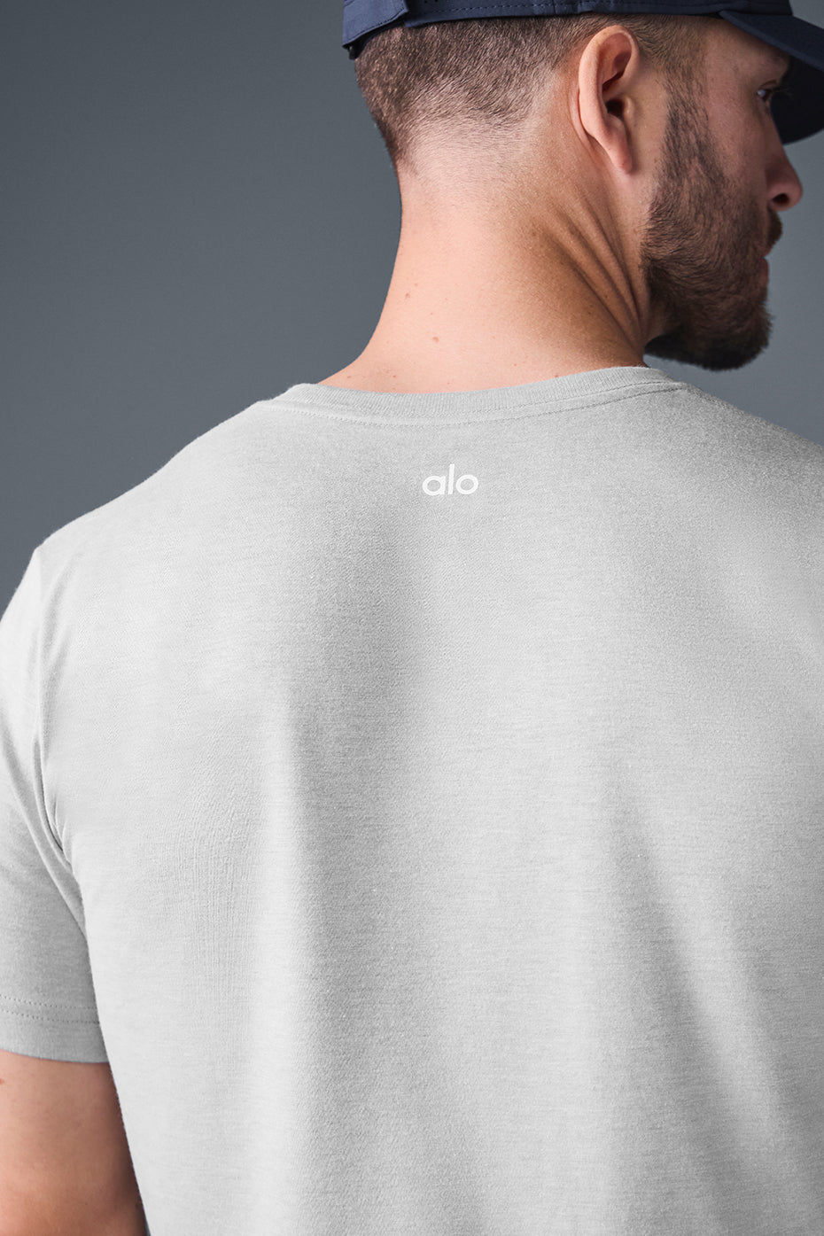 Alo Yoga Men's Triumph Tee - Athletic Heather Grey