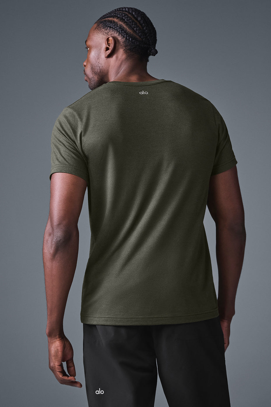 Alo Yoga Men's Triumph Tee - Stealth Green