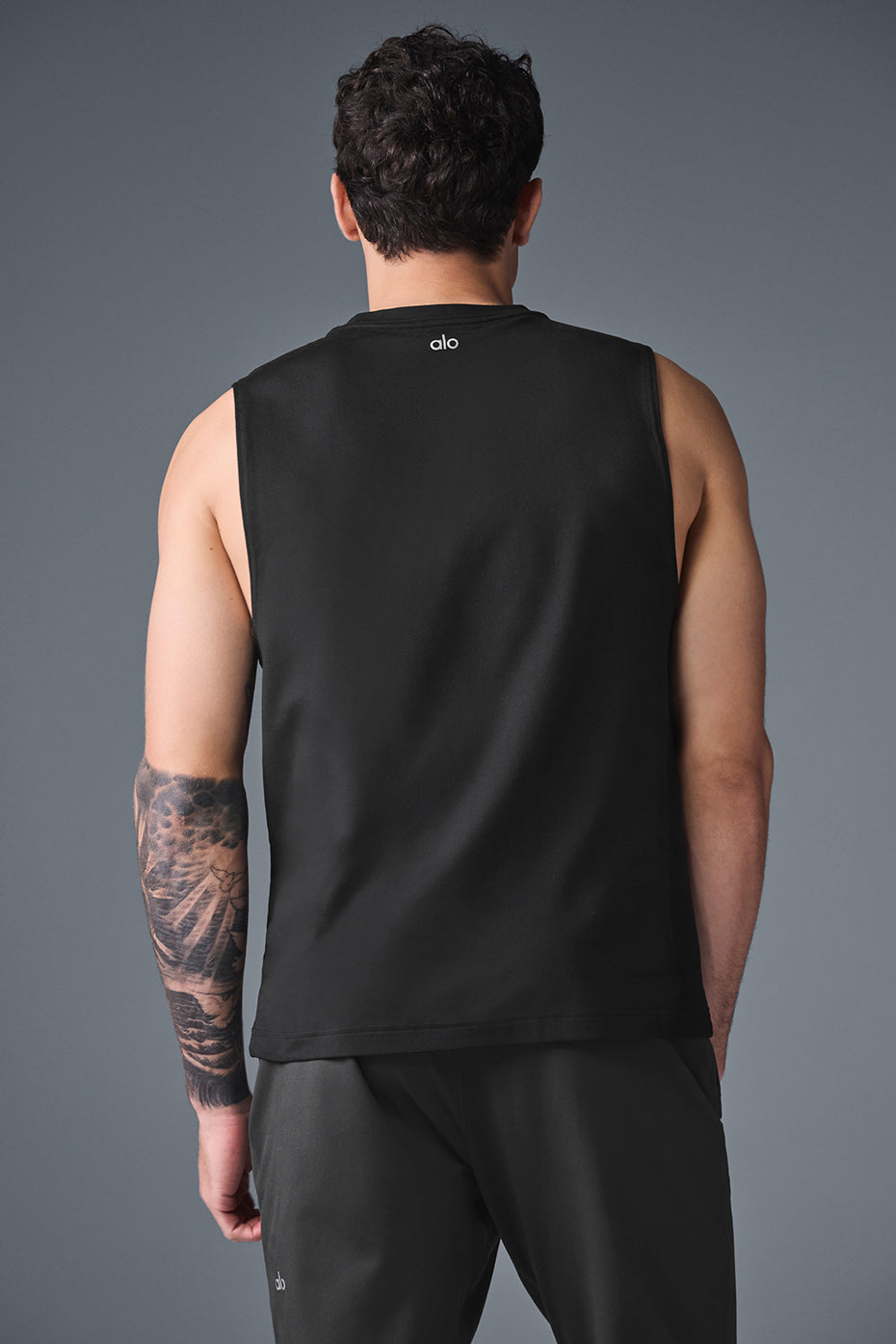 Alo Yoga Men's Conquer Muscle Tank - Black