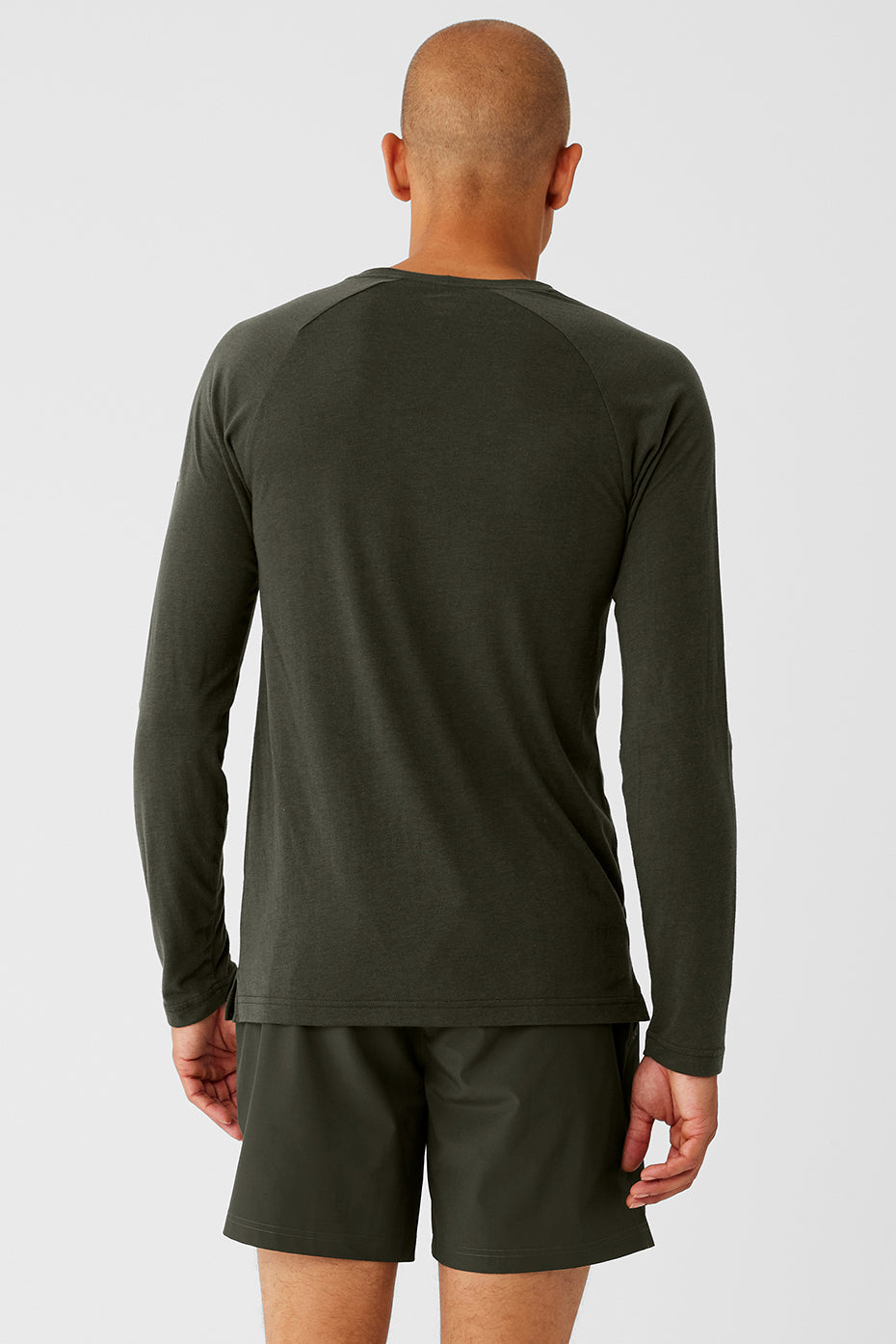 Alo Yoga Men's Triumph Long Sleeve Tee - Stealth Green