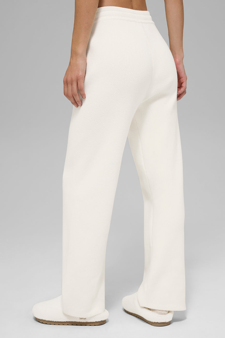Alo Yoga Scholar Straight Leg Sweatpant - Ivory – Kanadadan Kapına