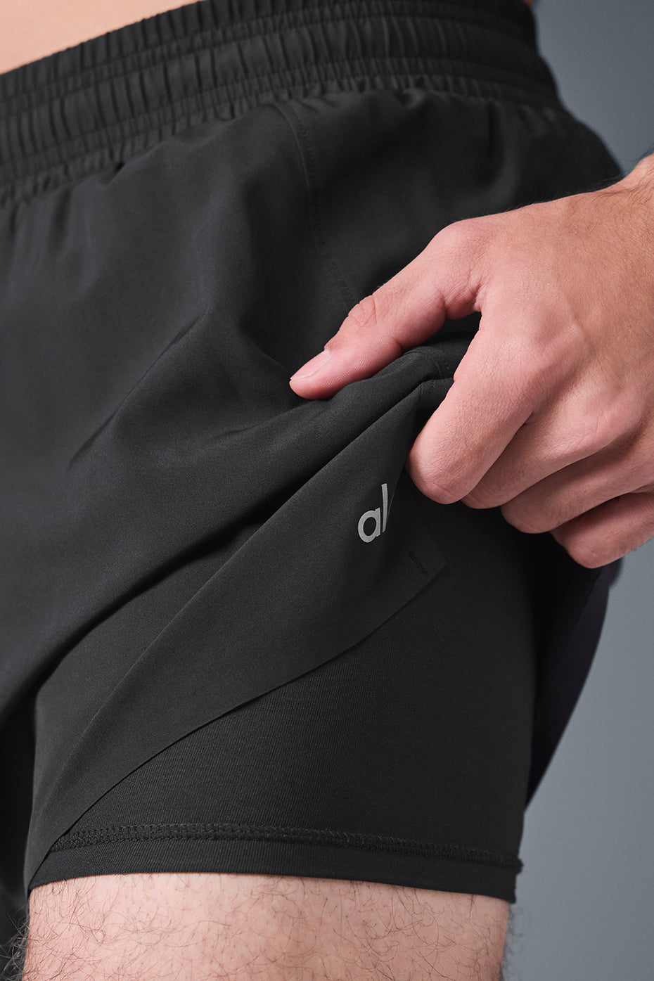 Alo Yoga Men's 5" Adapt Running Short  -  Black