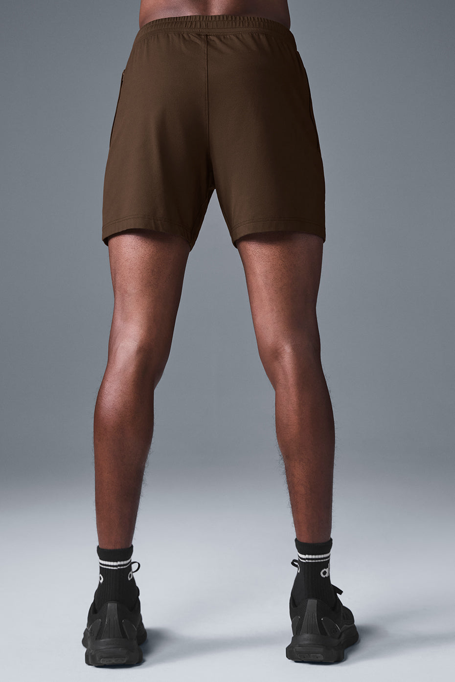 Alo Yoga Men's 7" Conquer React Performance Short  -  Espresso
