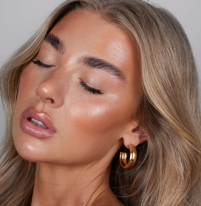 Refy Gloss Highlighter Topaz - subtle golden undertones with a glass-like glow finish