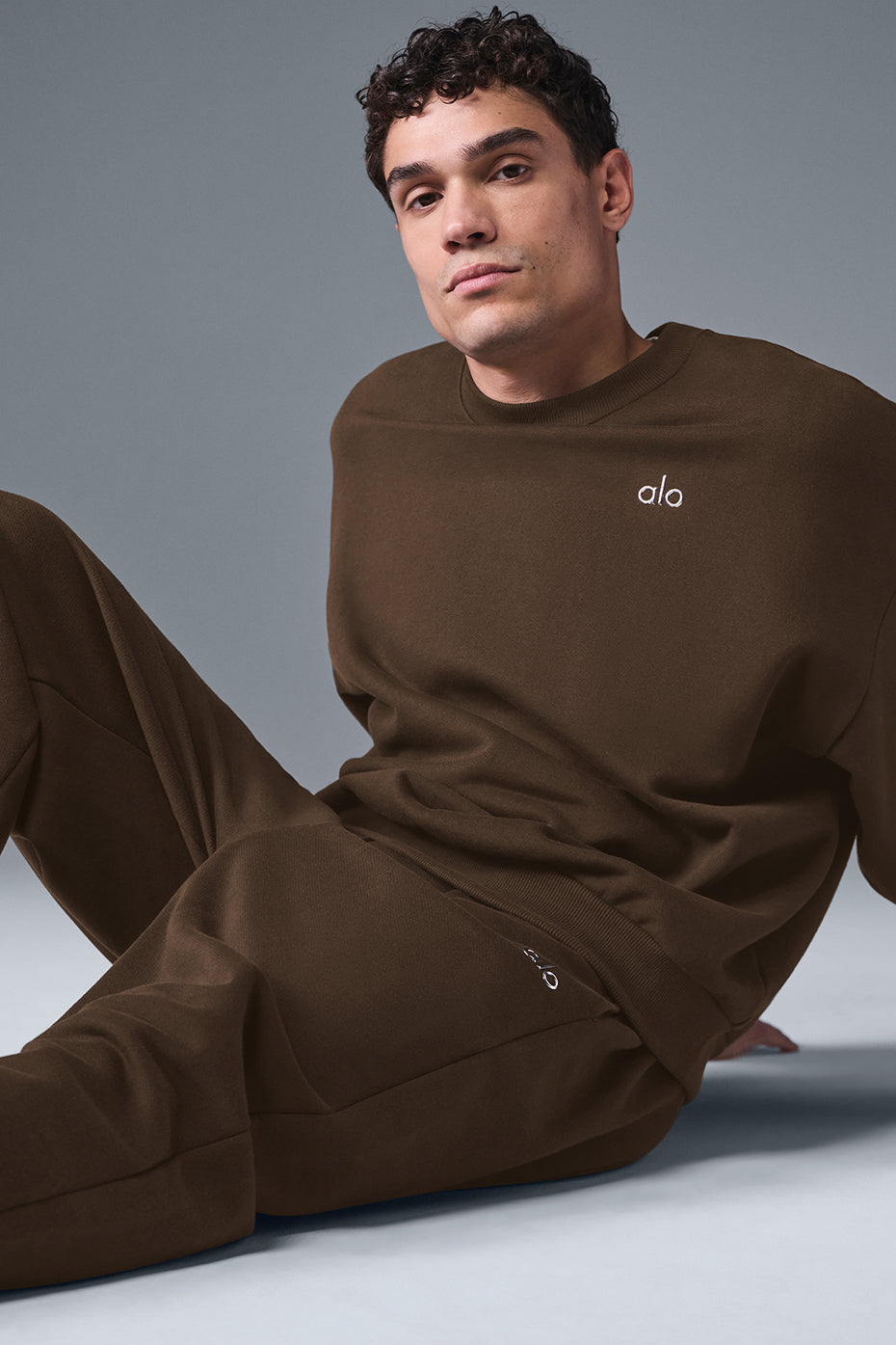 Alo Yoga Men's Accolade Crew Neck Pullover - Espresso – Kanadadan