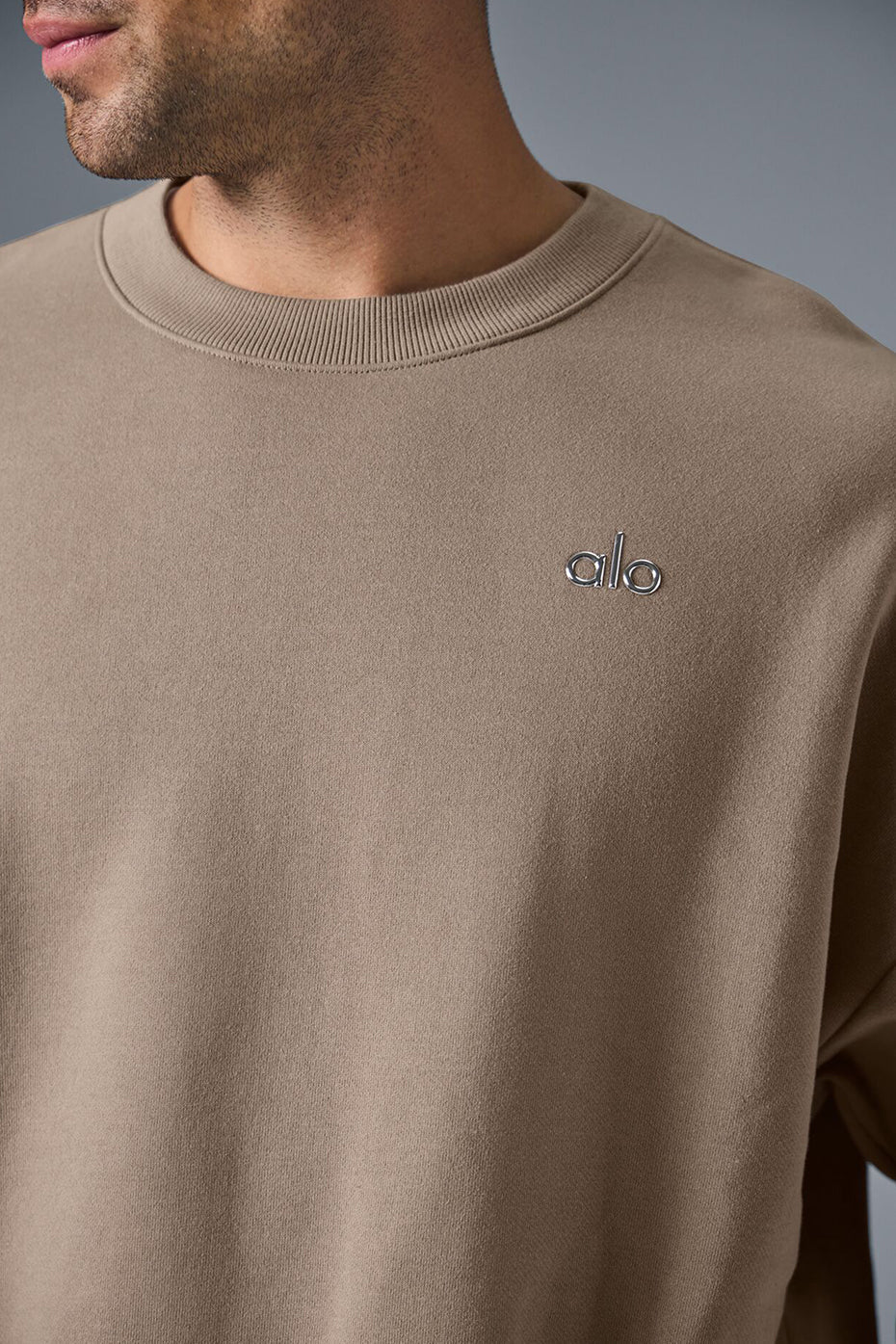 Alo Yoga Men's Accolade Crew Neck Pullover - Gravel – Kanadadan Kapına