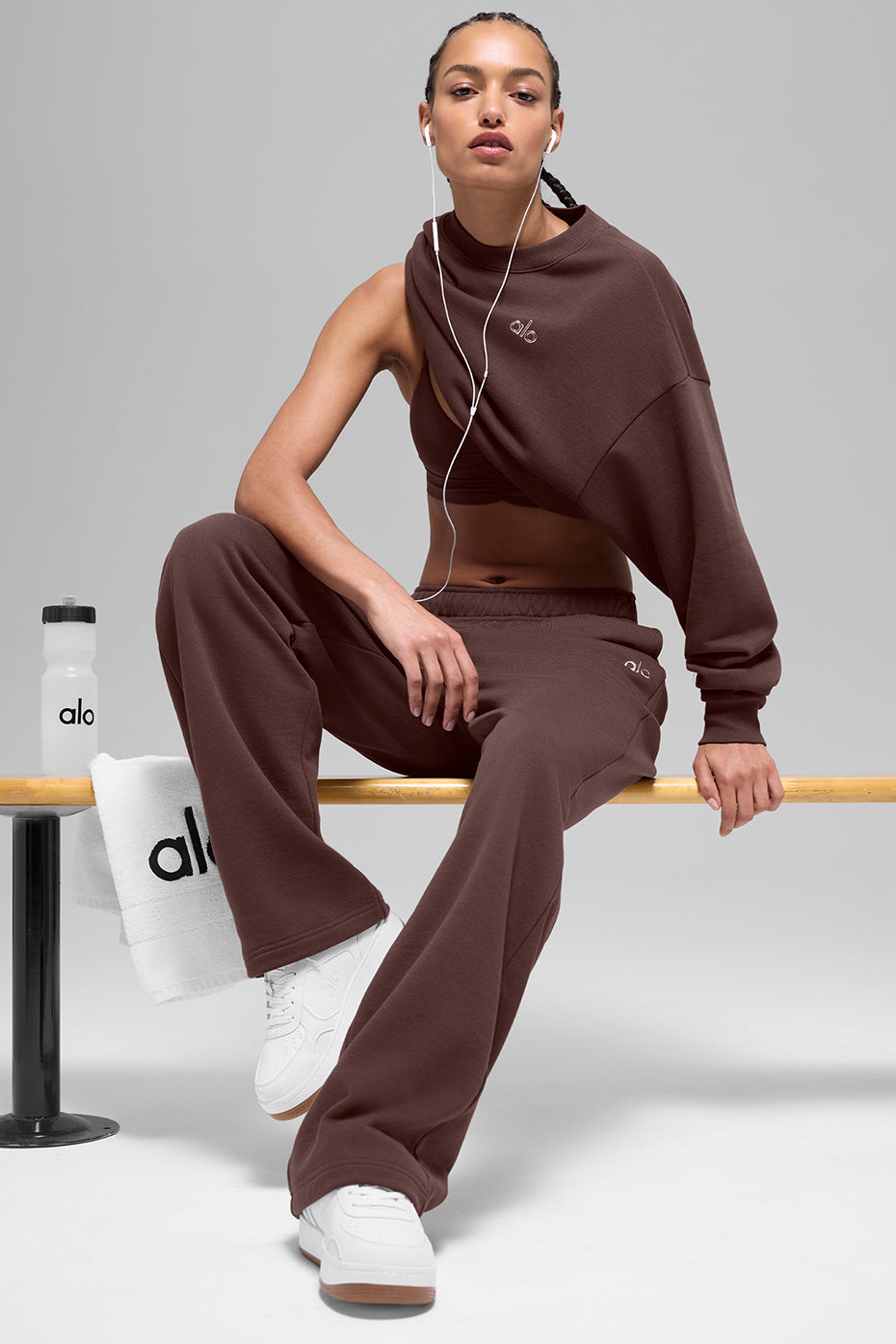 Alo yoga Accolade Straight Leg Sweatpant  -  Brownstone