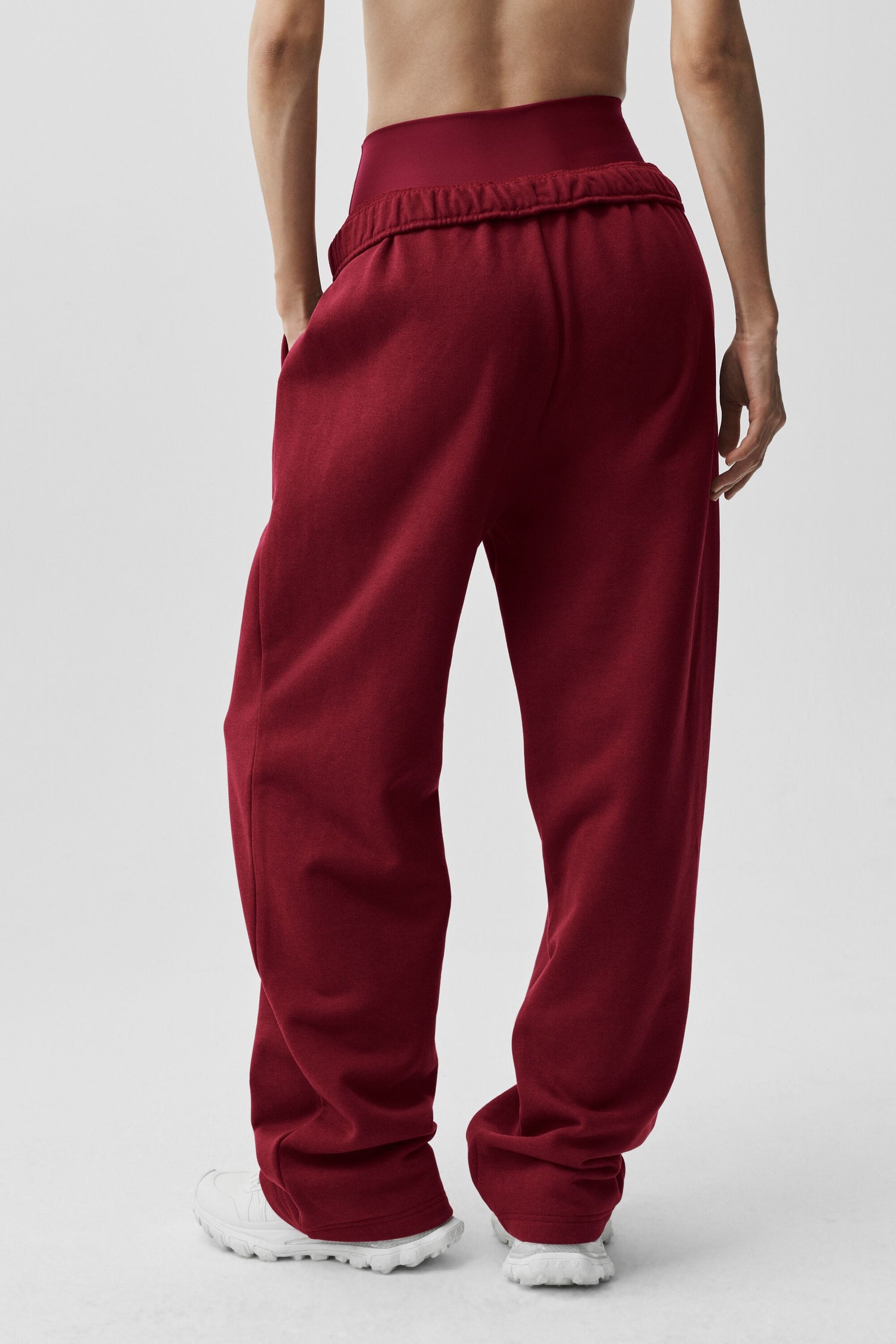 Alo yoga Accolade Straight Leg Sweatpant  -Summer Romance Red
