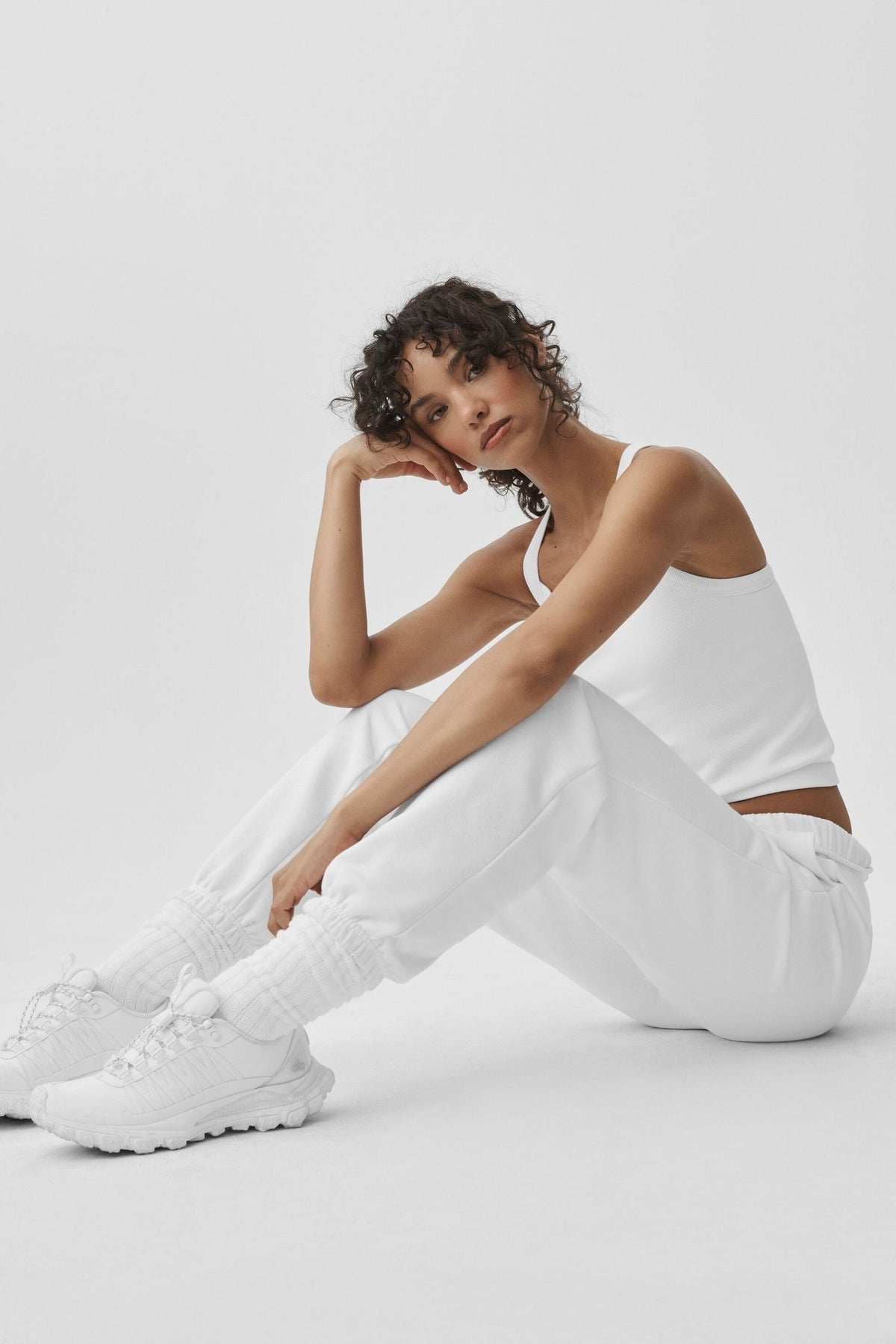 Alo Yoga Accolade Sweatpant-White