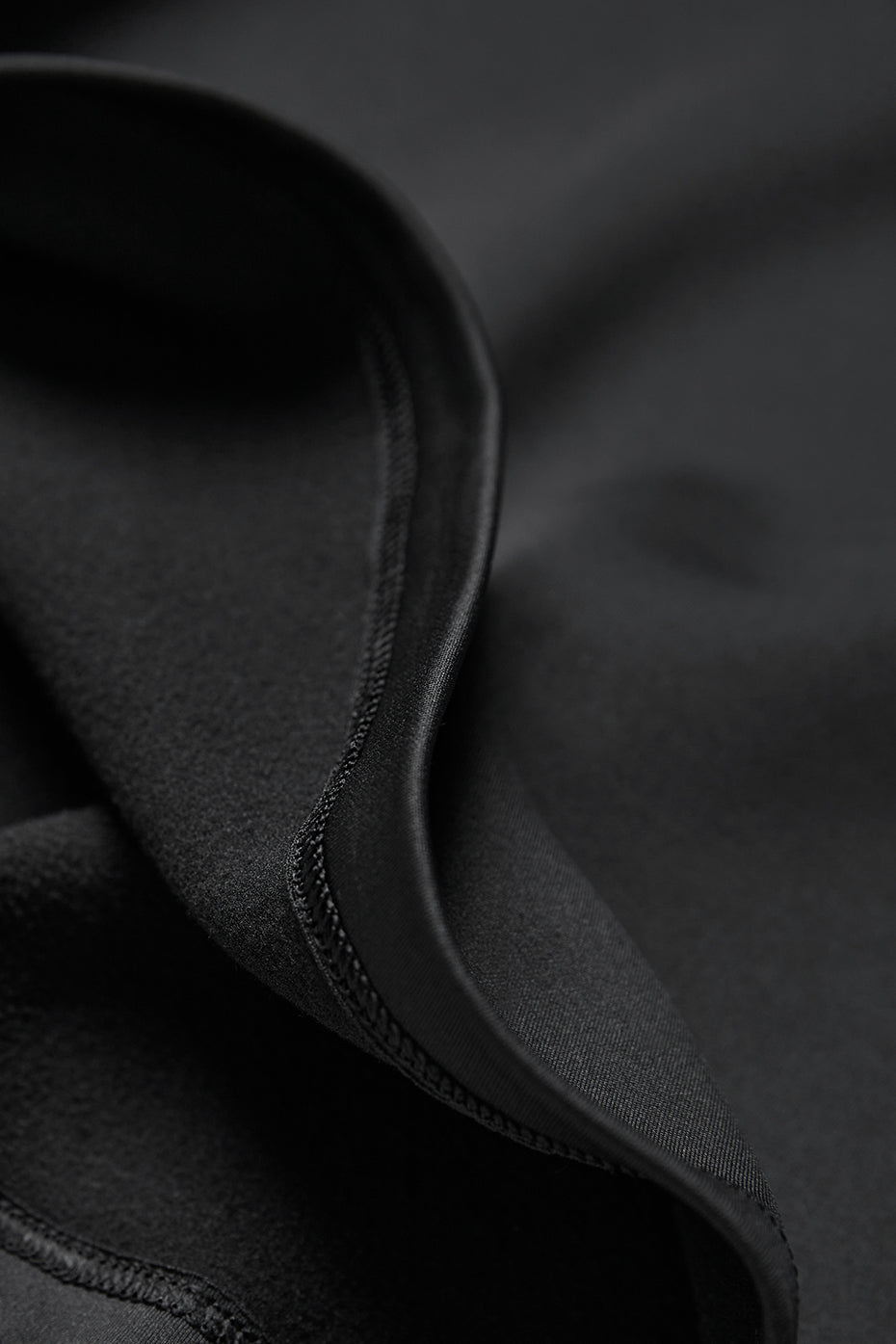 Alo Yoga Airlift Winter Warm Hooded Runner-Black